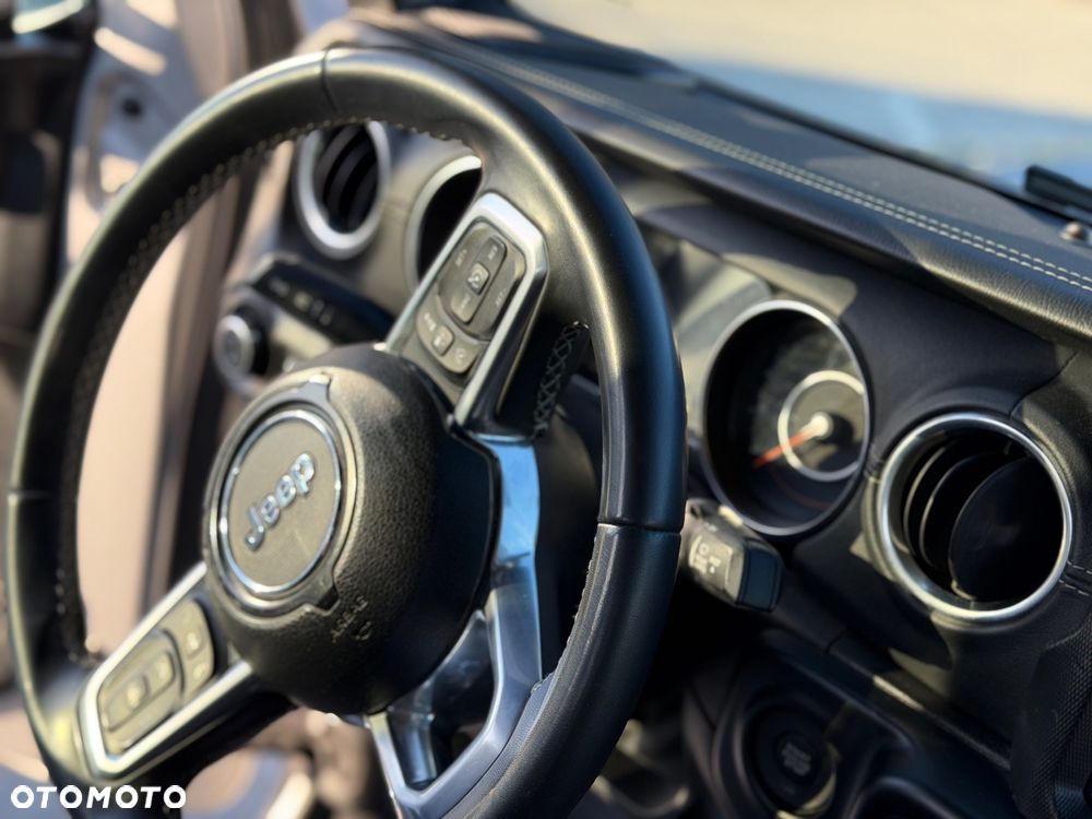 Jeep Wrangler - 10