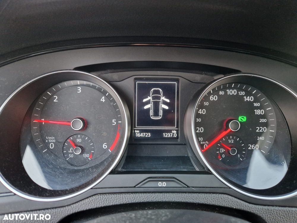 Volkswagen Passat - 12
