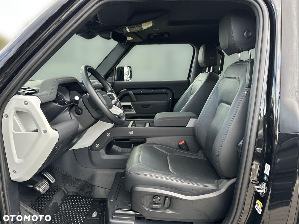 Land Rover Defender - 11