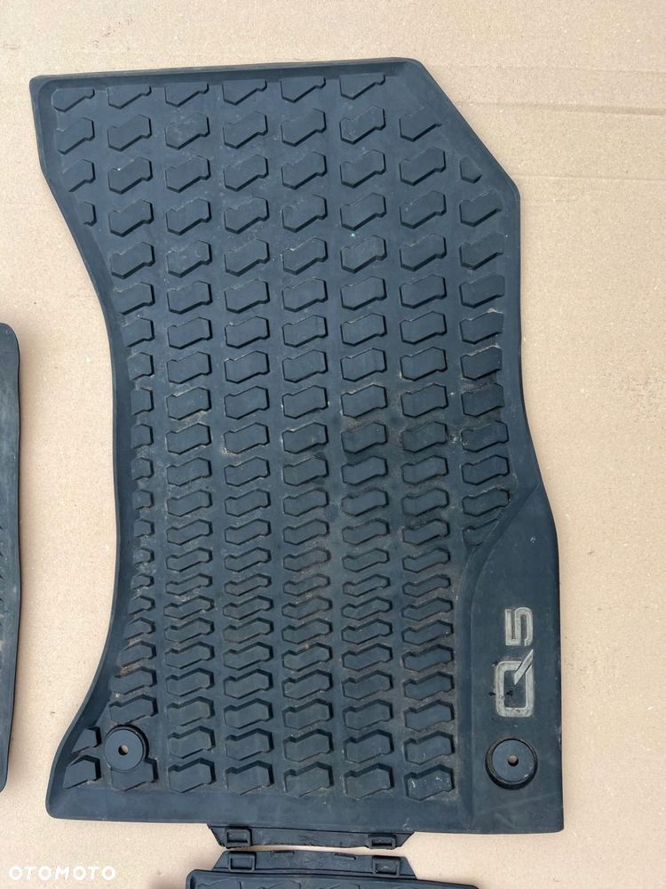 audi q5 80a zestaw dywaników gumowych przód tył 80b061501 80a061511 - 9