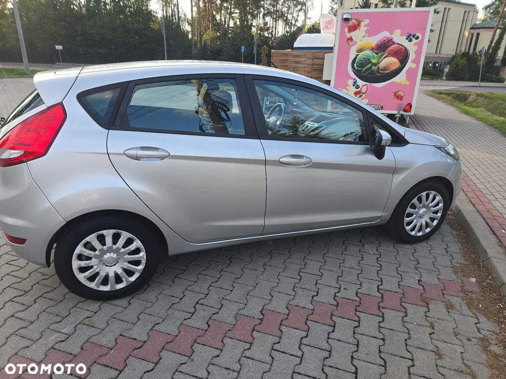 Ford Fiesta 2012 photo 2
