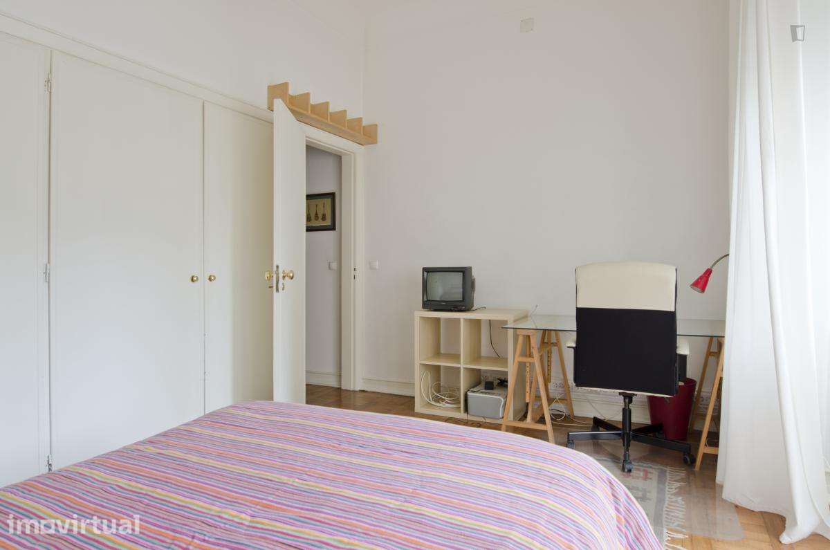 Quarto - localizado em Marquês de Pombal Lisbon - Grande imagem: 5/19