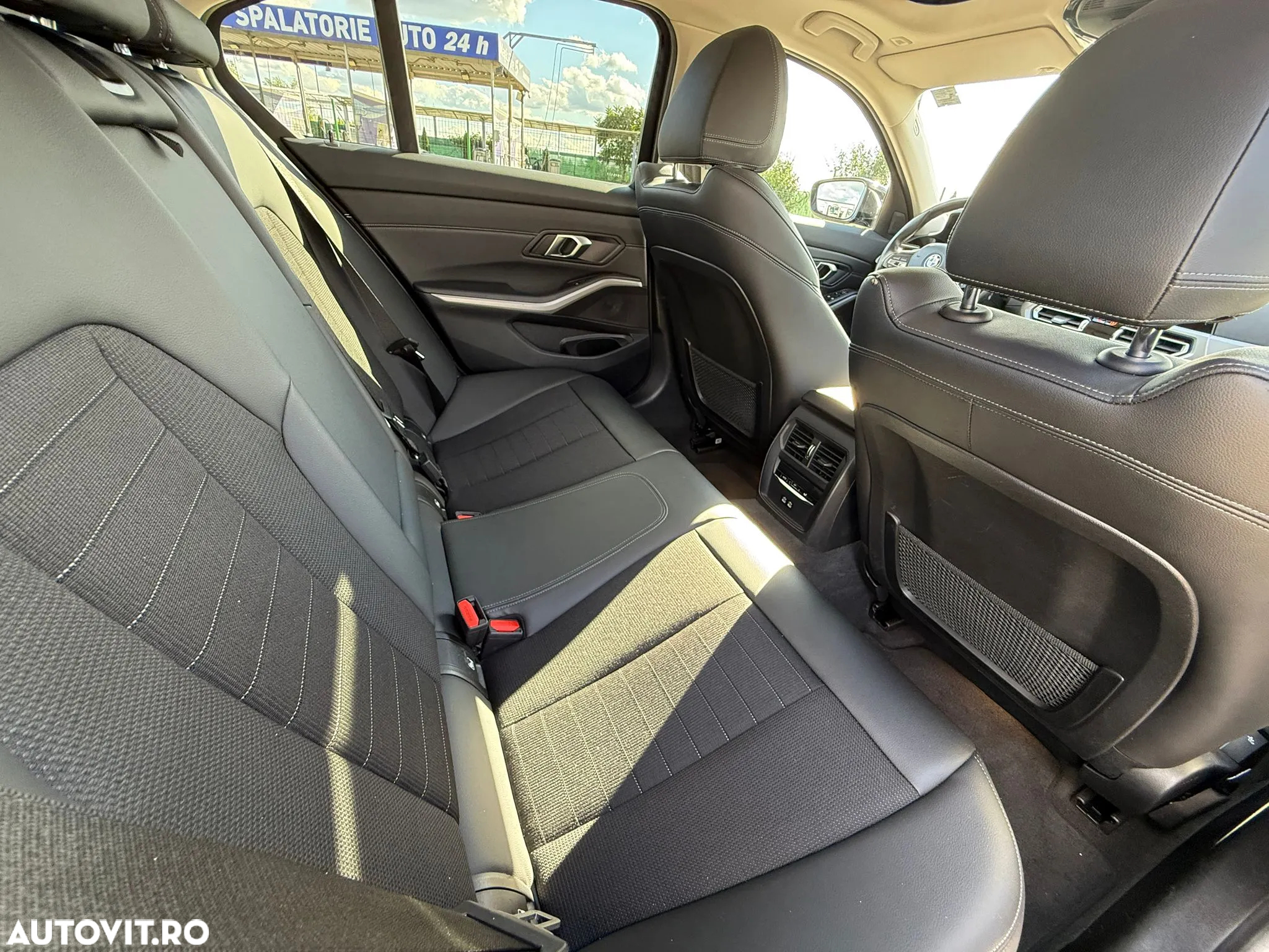 BMW Seria 3 320d GT Aut. Luxury Line - 28