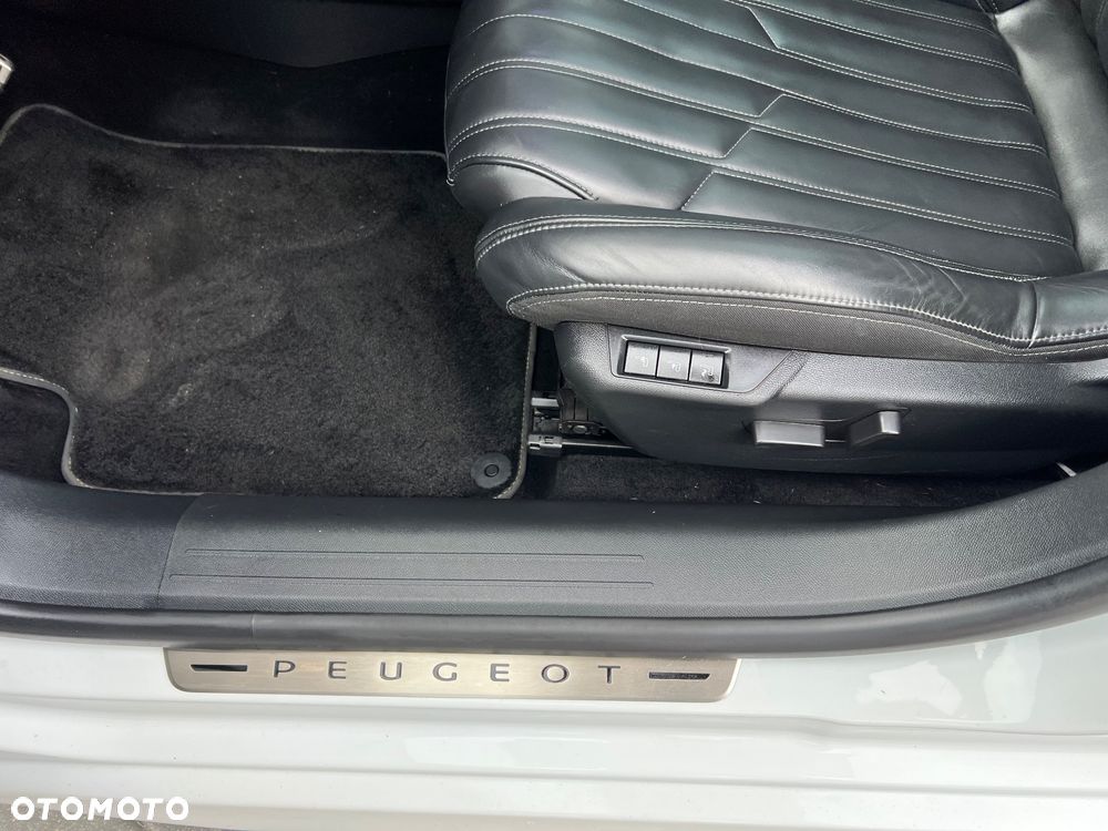 Peugeot 208 1.2 PureTech Allure Pack S&S EAT8 - 18