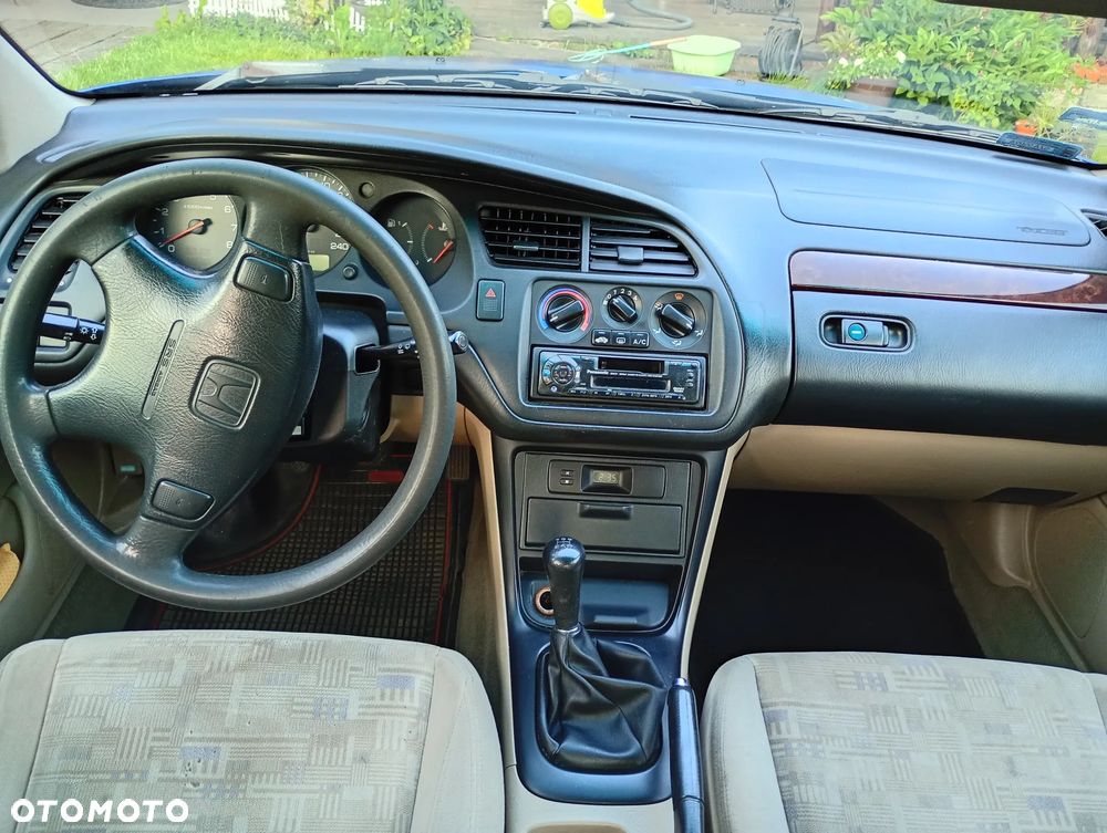 Honda Accord 1.8i LS - 9