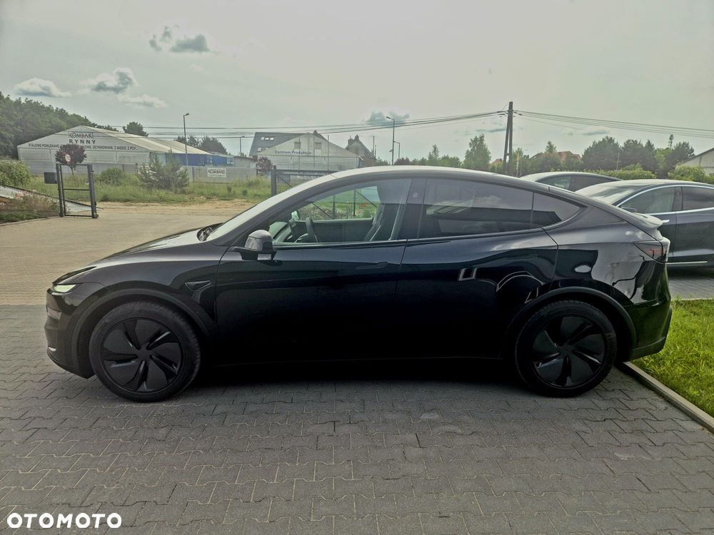 Tesla Model Y Long Range AWD - 6