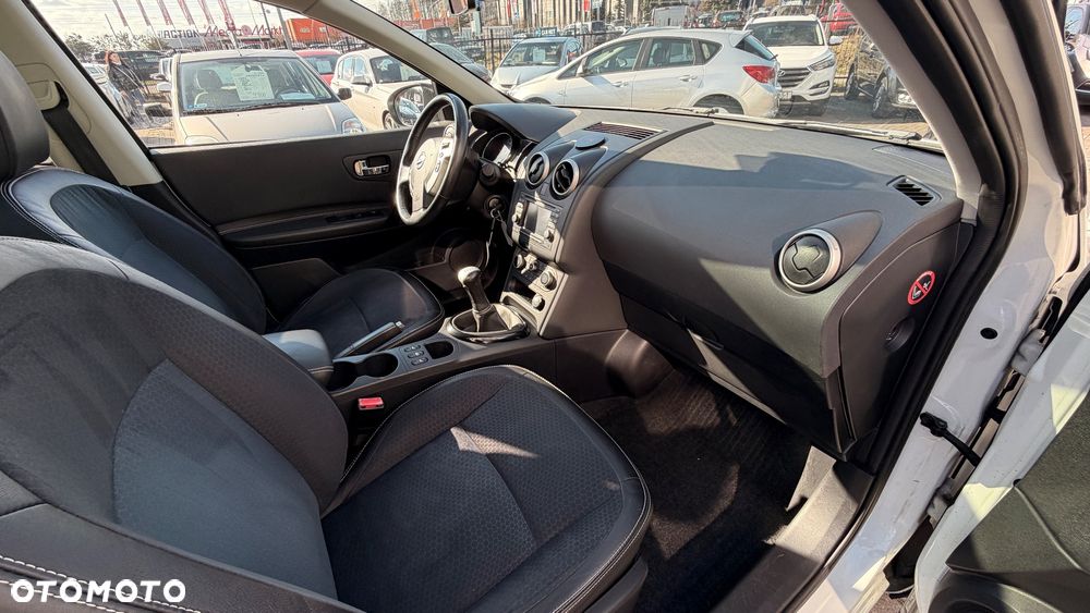 Nissan Qashqai+2 1.6 360 - 21