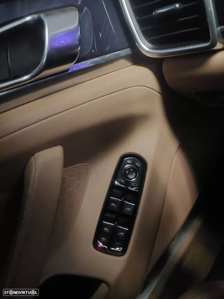 Porsche Panamera Platinum Edition - 6