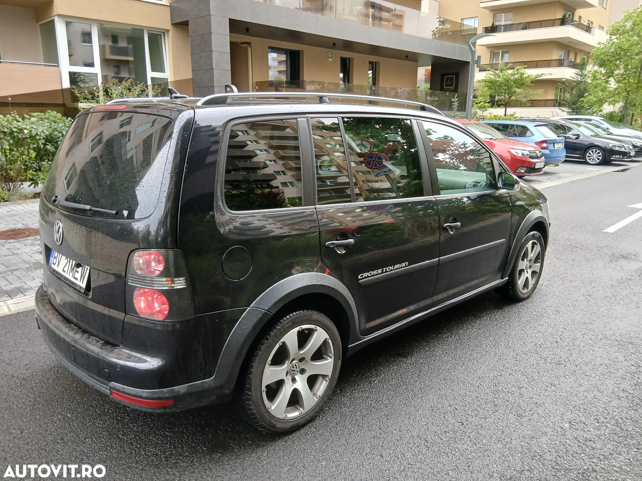 Volkswagen Touran 2.0 TDI DPF DSG Cross - 4