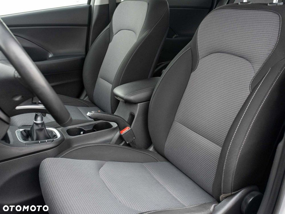 Hyundai i30 1.5 DPI Classic + - 13