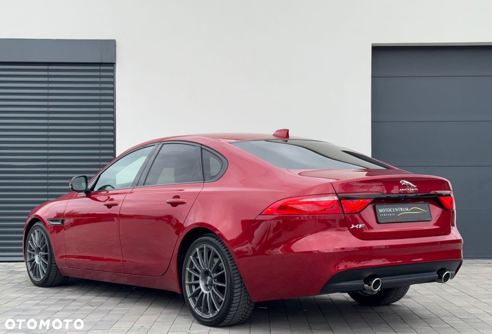 Jaguar XF 30d Portfolio - 6