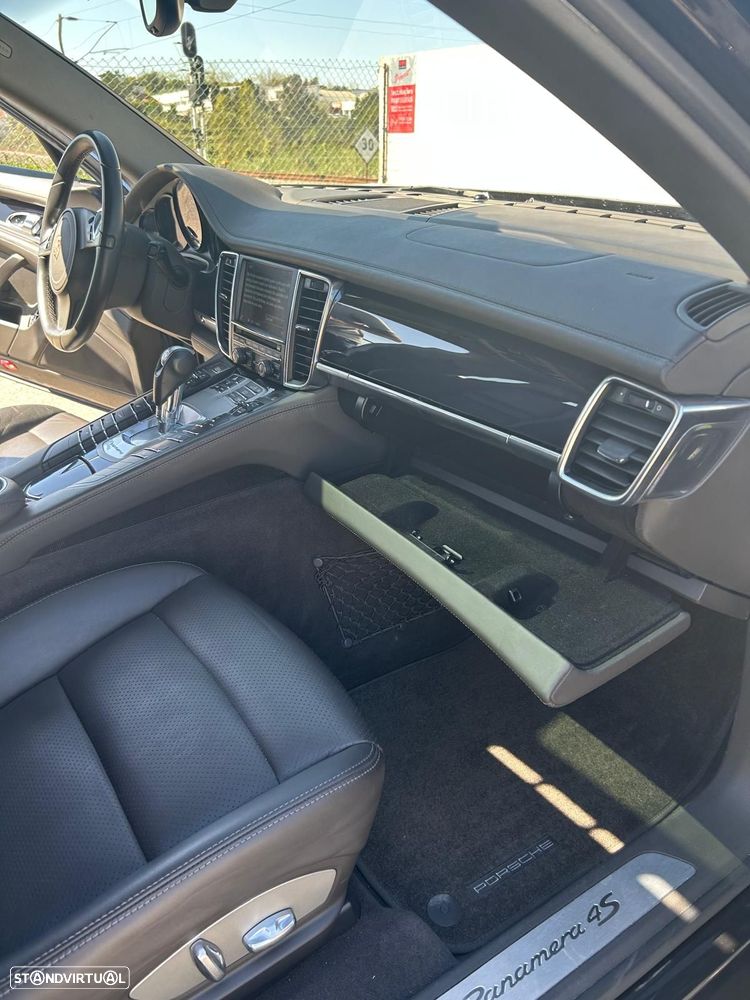 Porsche Panamera 4S PDK - 16