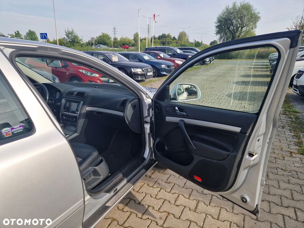 Skoda Octavia 2.0 TSI DSG RS - 32