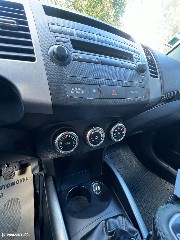 Mitsubishi Outlander 2.2 DI-D Intense - 11