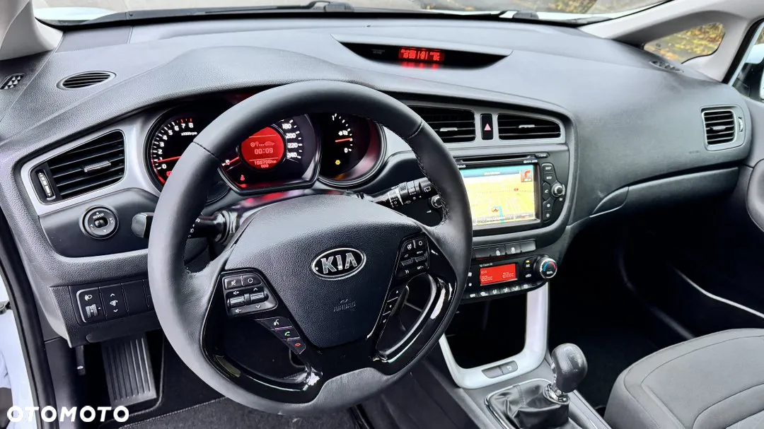 Kia Ceed 1.4 CVVT SW Dream-Team Edition - 19