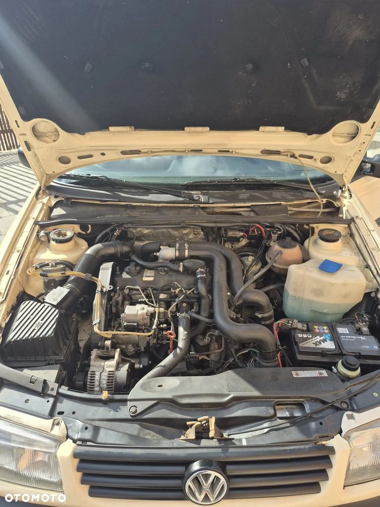 Volkswagen Passat 1.9 TDI CL - 7