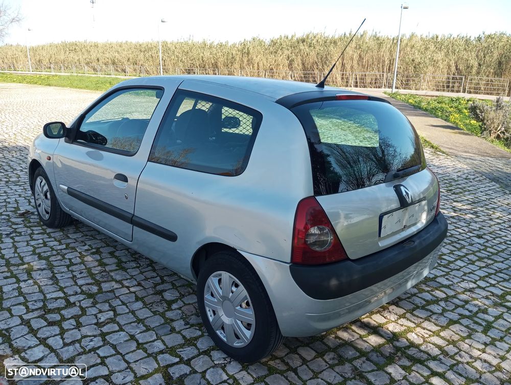 Renault Clio - 7