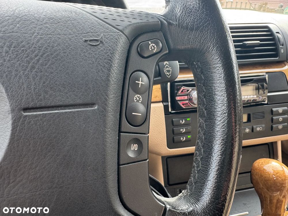 BMW Seria 3 318i Edition Exclusive - 18