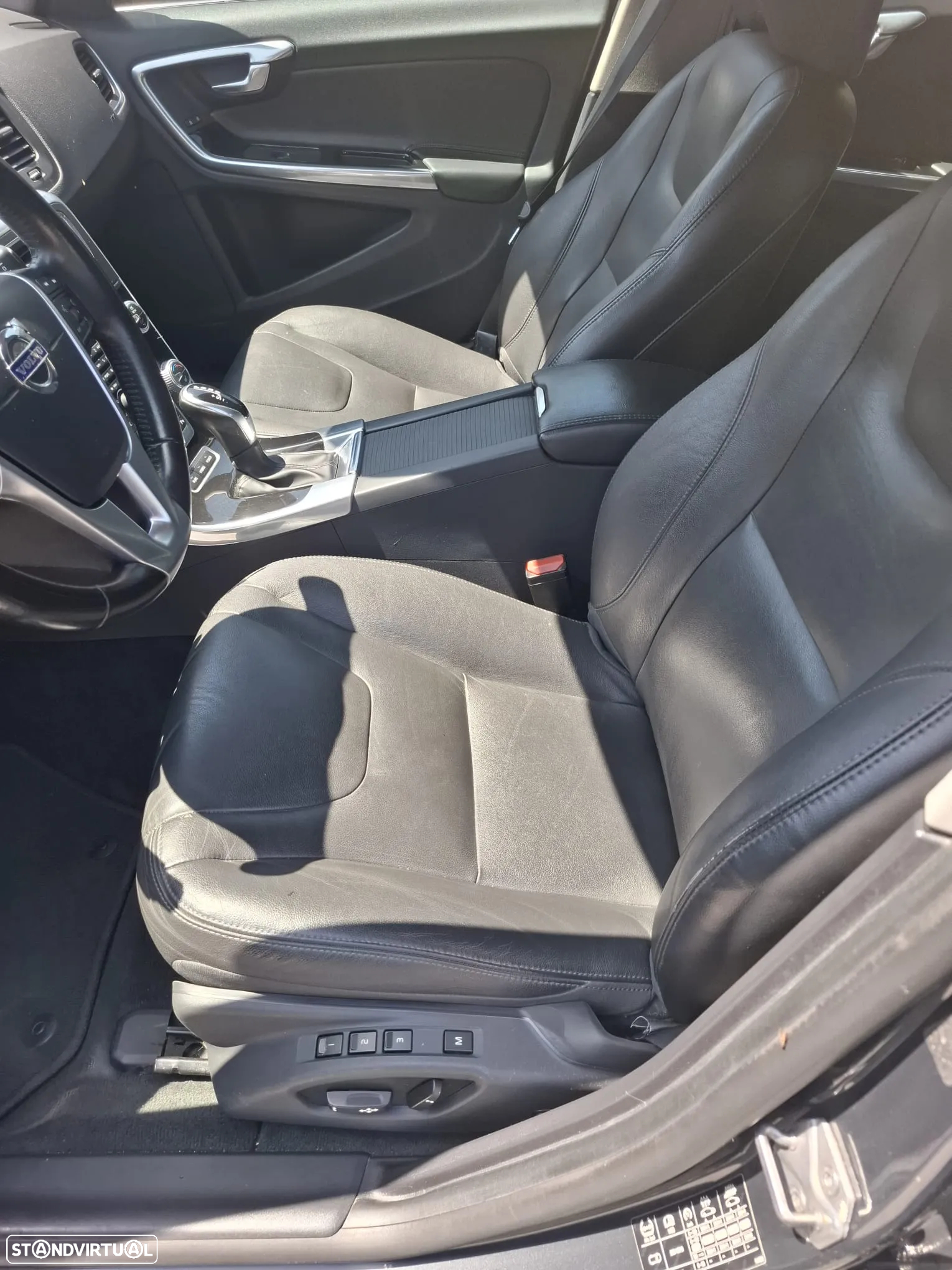 Volvo V60 2.4 D6 Momentum AWD Phev - 3