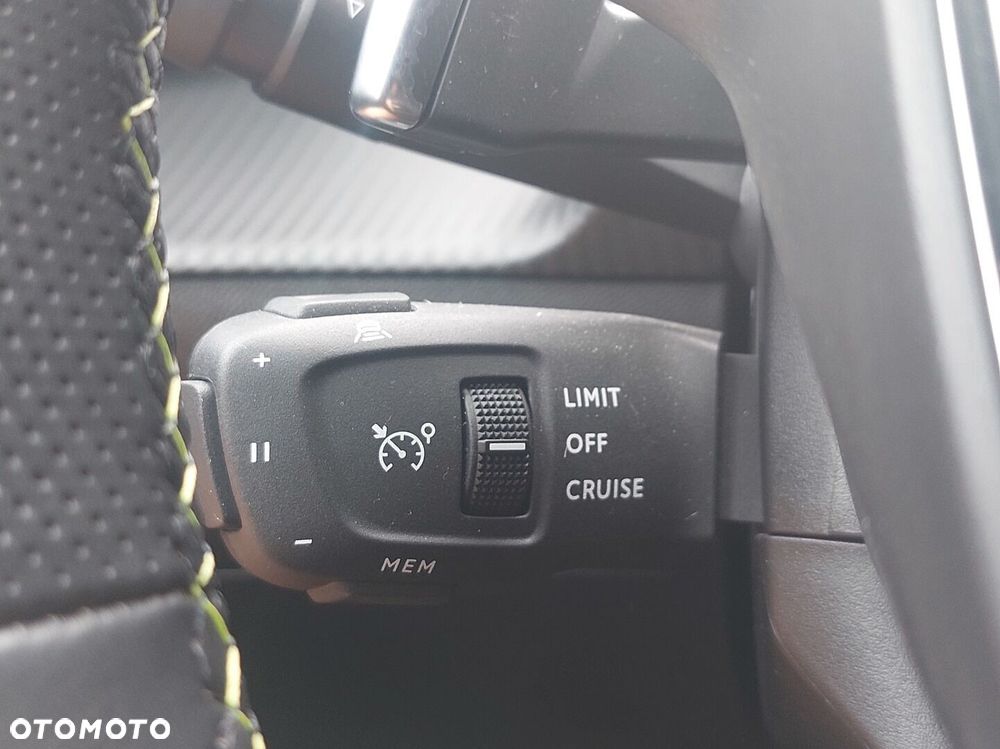 Peugeot 2008 1.2 PureTech GT S&S EAT8 - 17