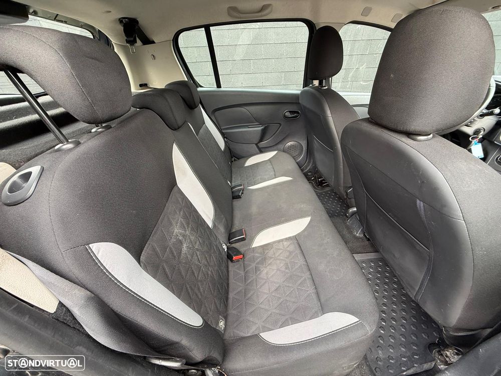 Dacia Sandero 1.5 dCi Stepway - 8
