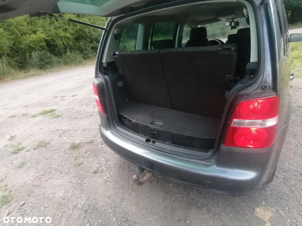 Volkswagen Touran 1.6 Conceptline - 9