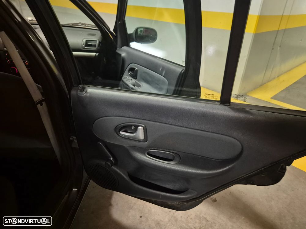 Renault Clio 1.2 16V Dynamique - 25