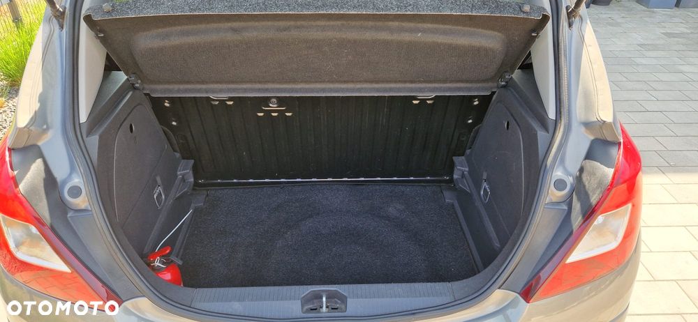 Opel Corsa 1.2 16V Essentia - 9