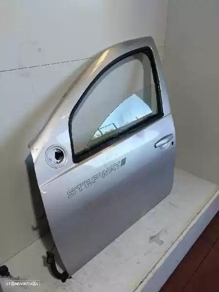 PORTA FRONTAL ESQUERDA DACIA SANDERO 2010 - - 2