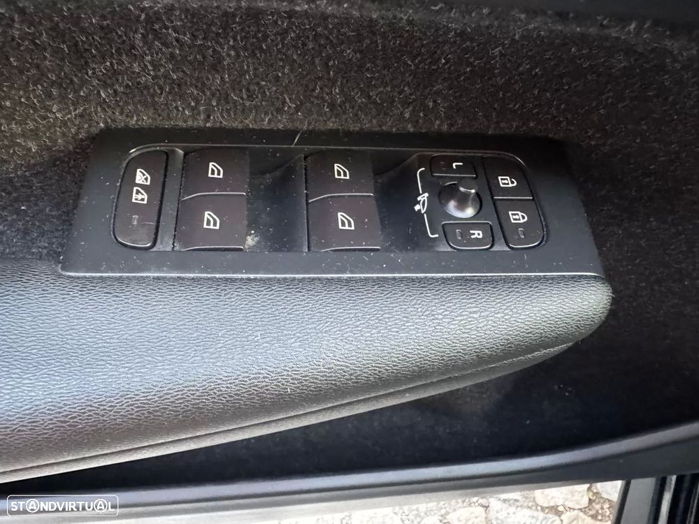 Volvo XC 40 2.0 D3 Momentum AWD Geartronic - 37