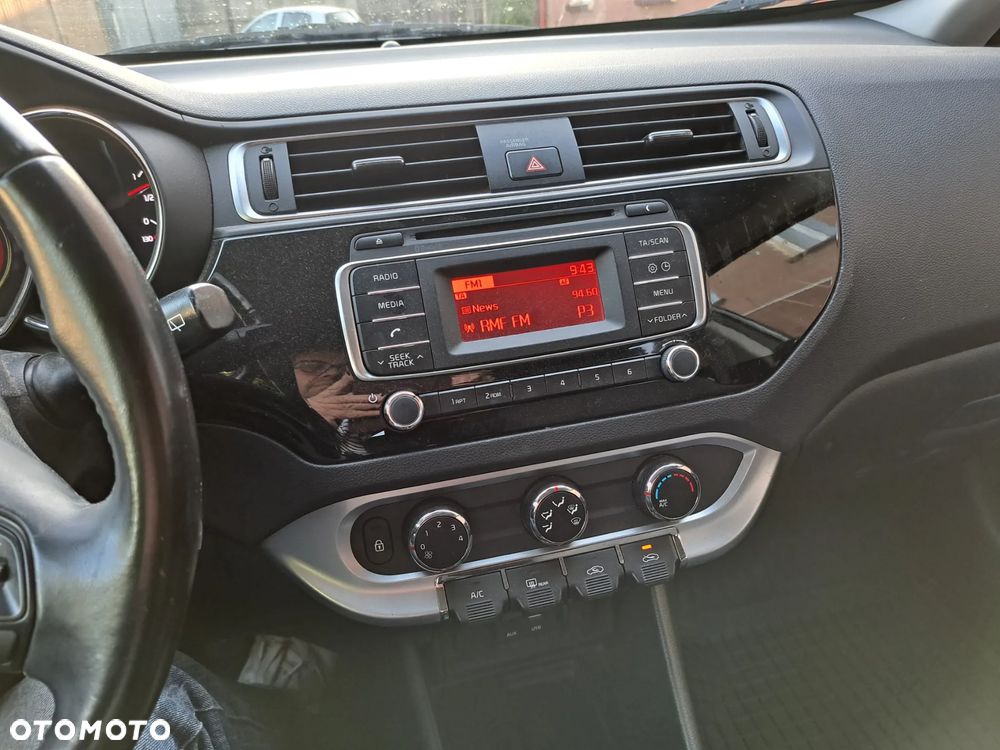 Kia Rio - 7