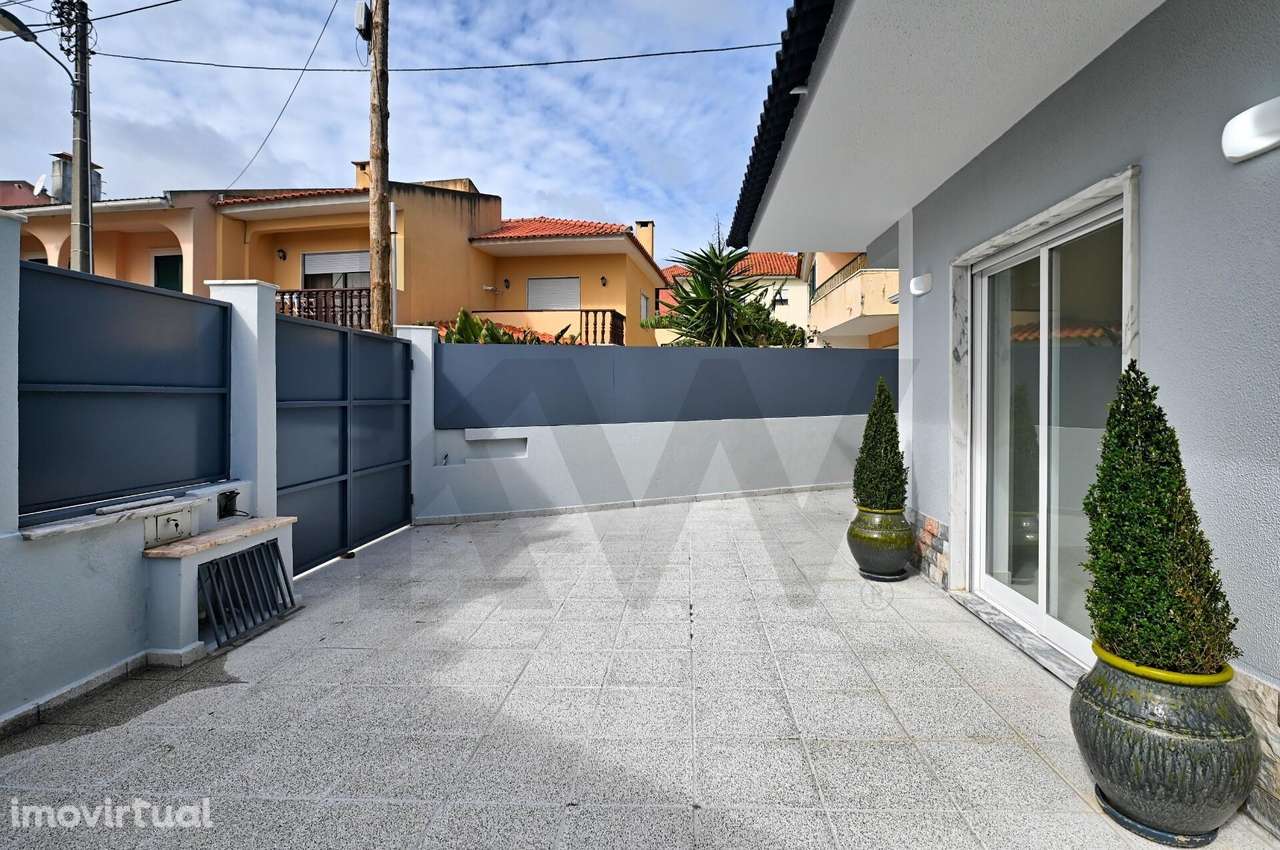Ampla e Luminosa Moradia, totalmente Remodelada e localizada na Abuxar - Grande imagem: 4/50