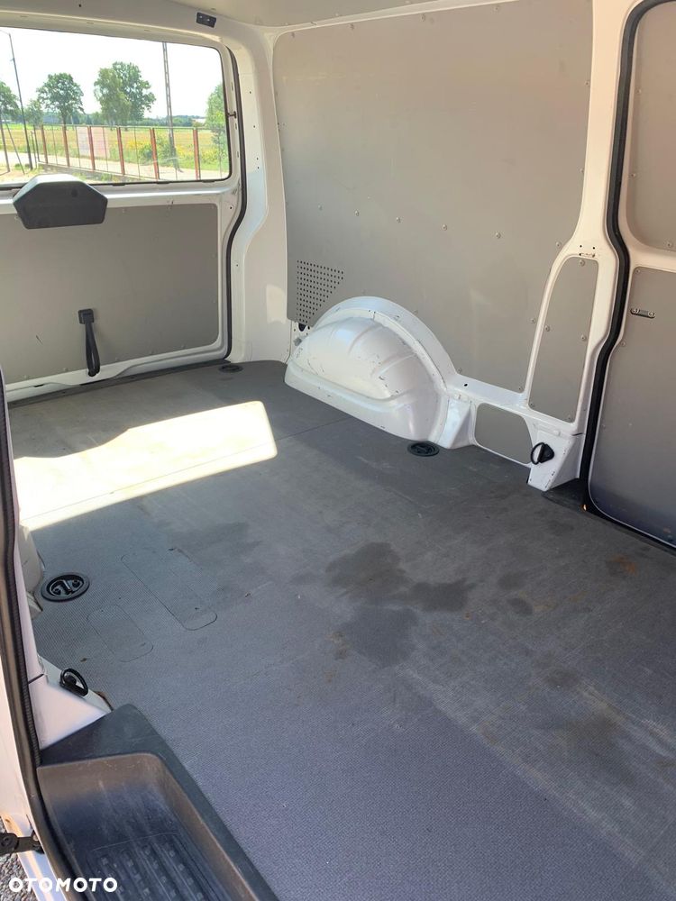 Volkswagen Transporter - 12