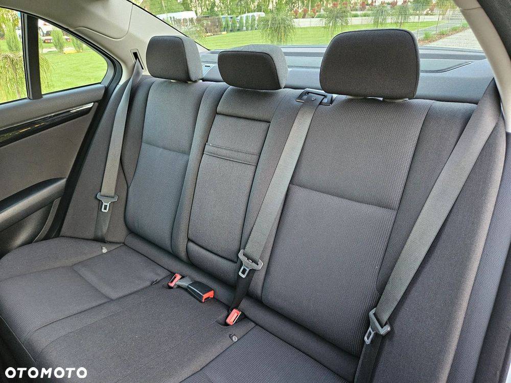 Mercedes-Benz Klasa C 200 CGI BlueEFFICIENCY Elegance - 16