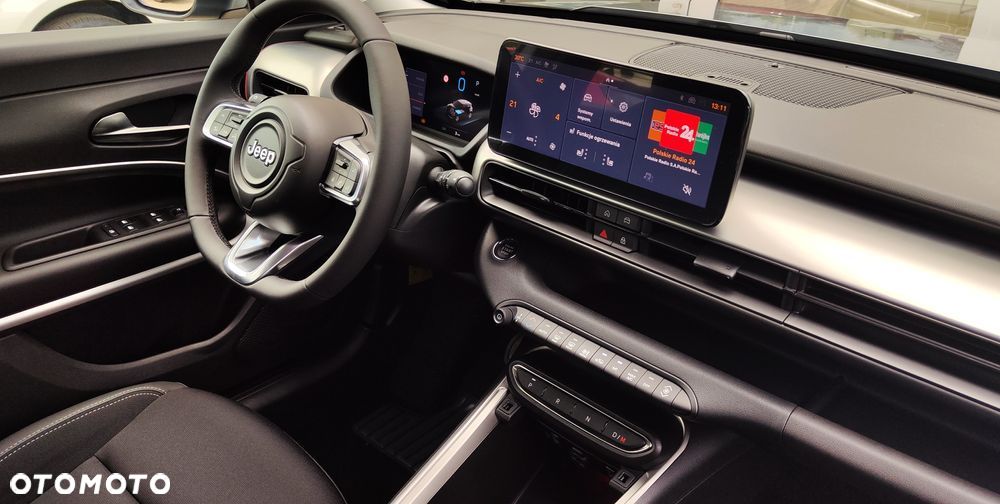 Jeep Avenger 1.2 T3 mHEV Altitude FWD eDCT6 - 8