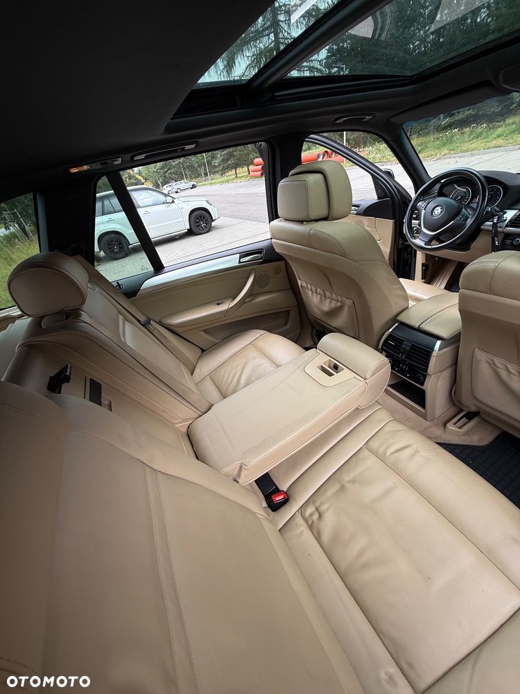 BMW X5 4.8i xDrive - 17