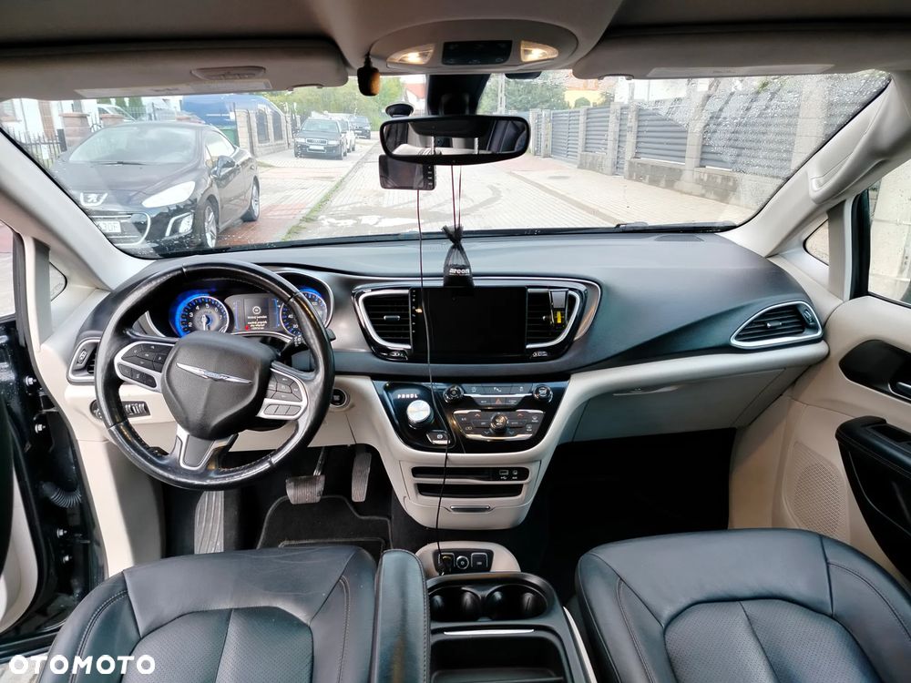 Chrysler Pacifica - 15