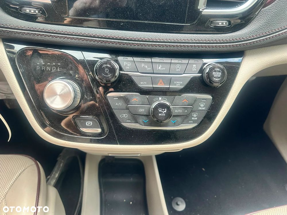 Chrysler Pacifica - 13