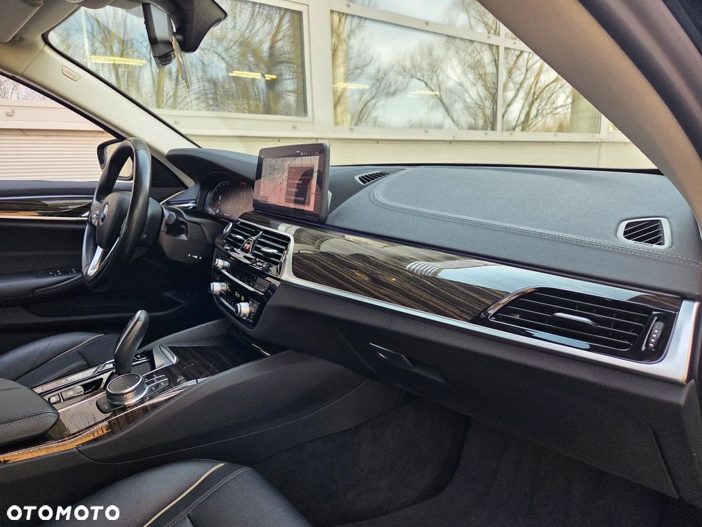 BMW Seria 5 520i Luxury Line sport - 36