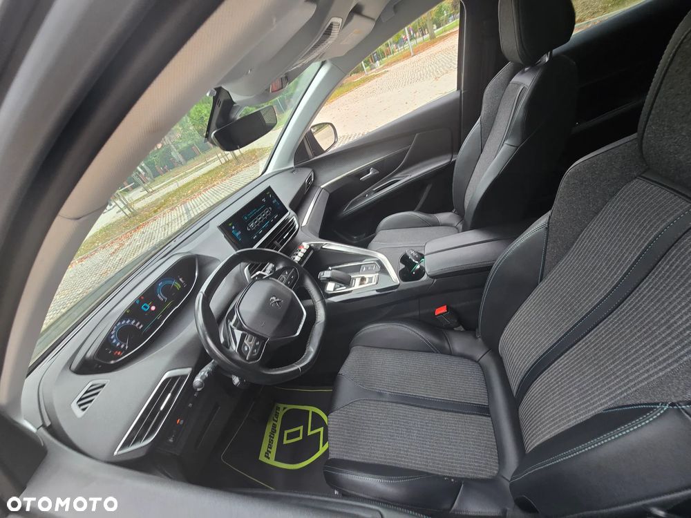 Peugeot 3008 1.6 PureTech Hybrid PHEV Allure Pack S&S EAT8 - 26
