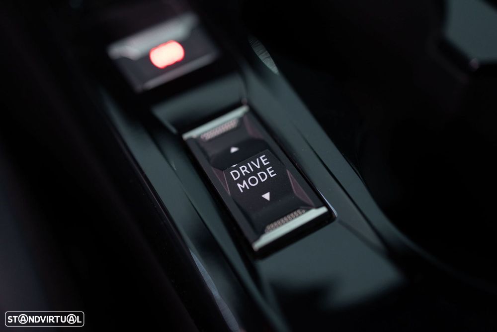 Peugeot 2008 1.2 PureTech Allure EAT8 - 44