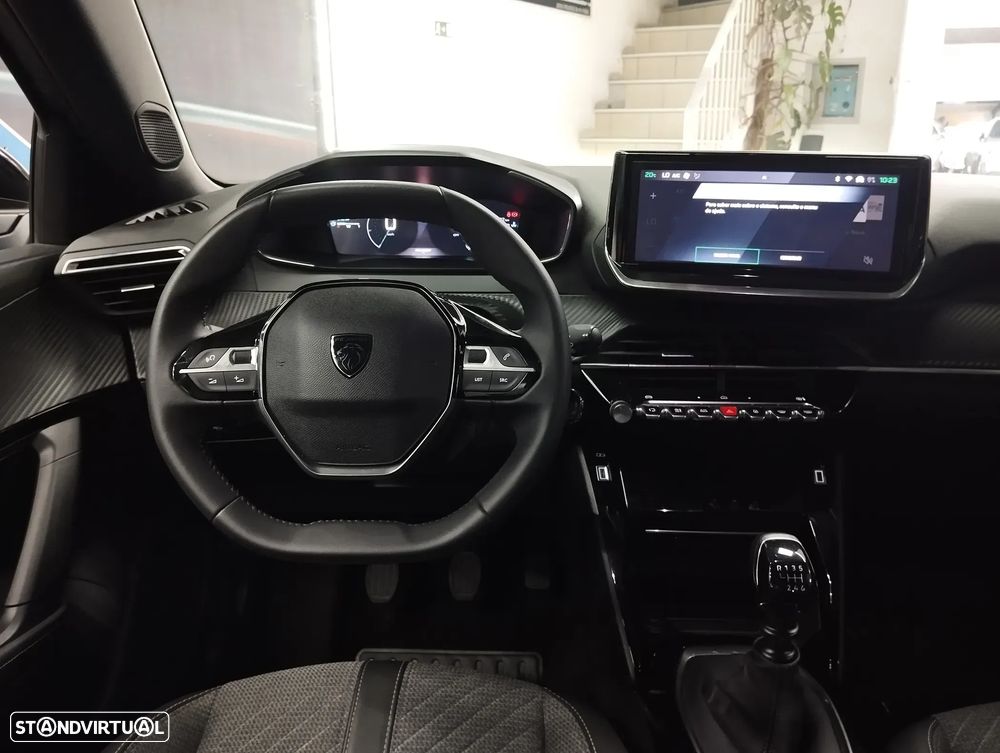 Peugeot 2008 1.2 PureTech Allure - 17