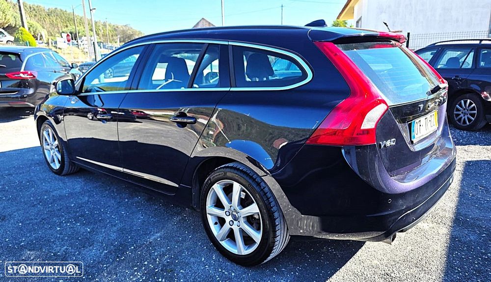 Volvo V60 2.0 D2 Momentum - 4