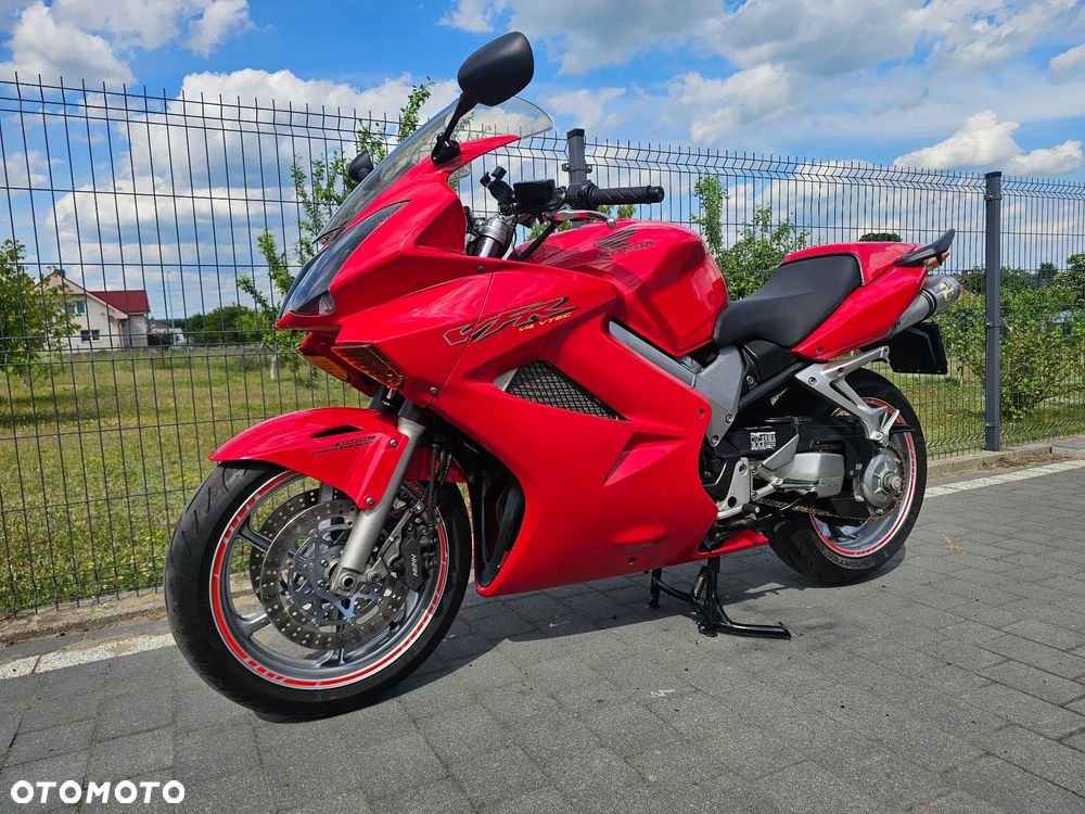 Honda VFR - 3