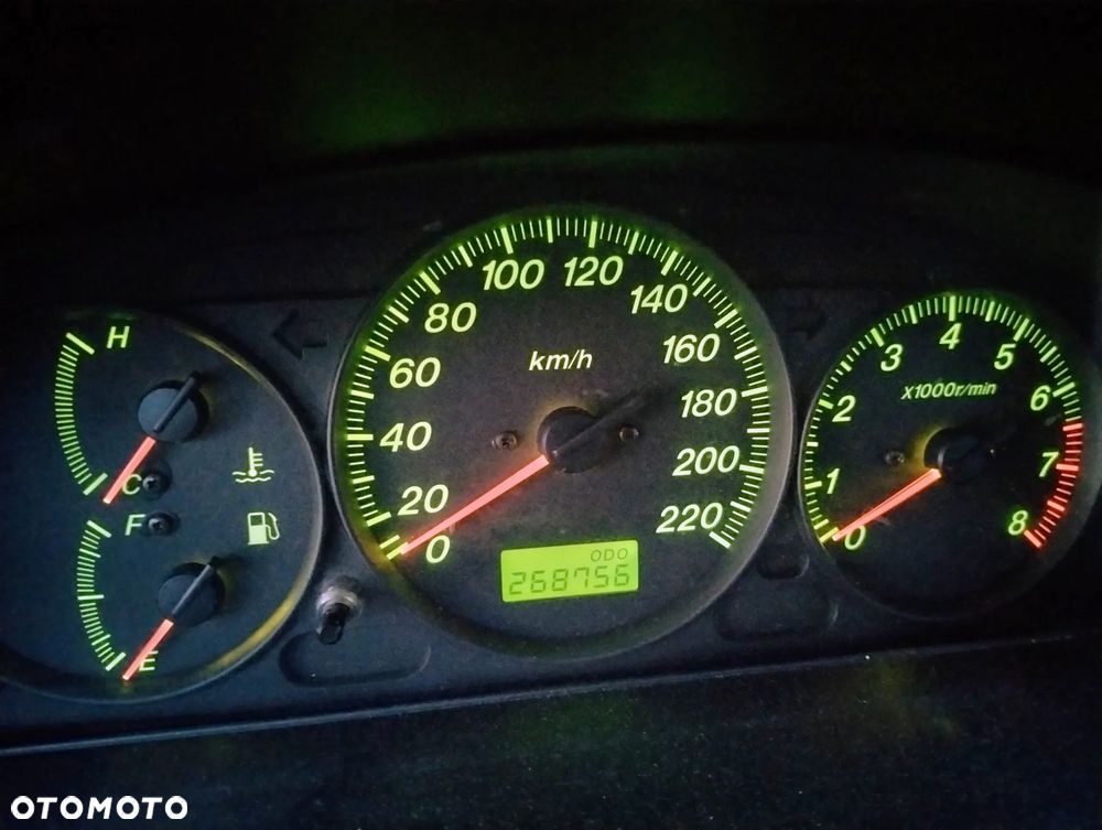 Mazda 323F - 10