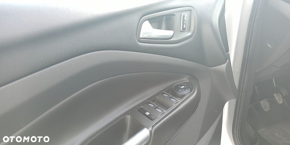 Ford Kuga 2.0 TDCi 4x4 Titanium - 23
