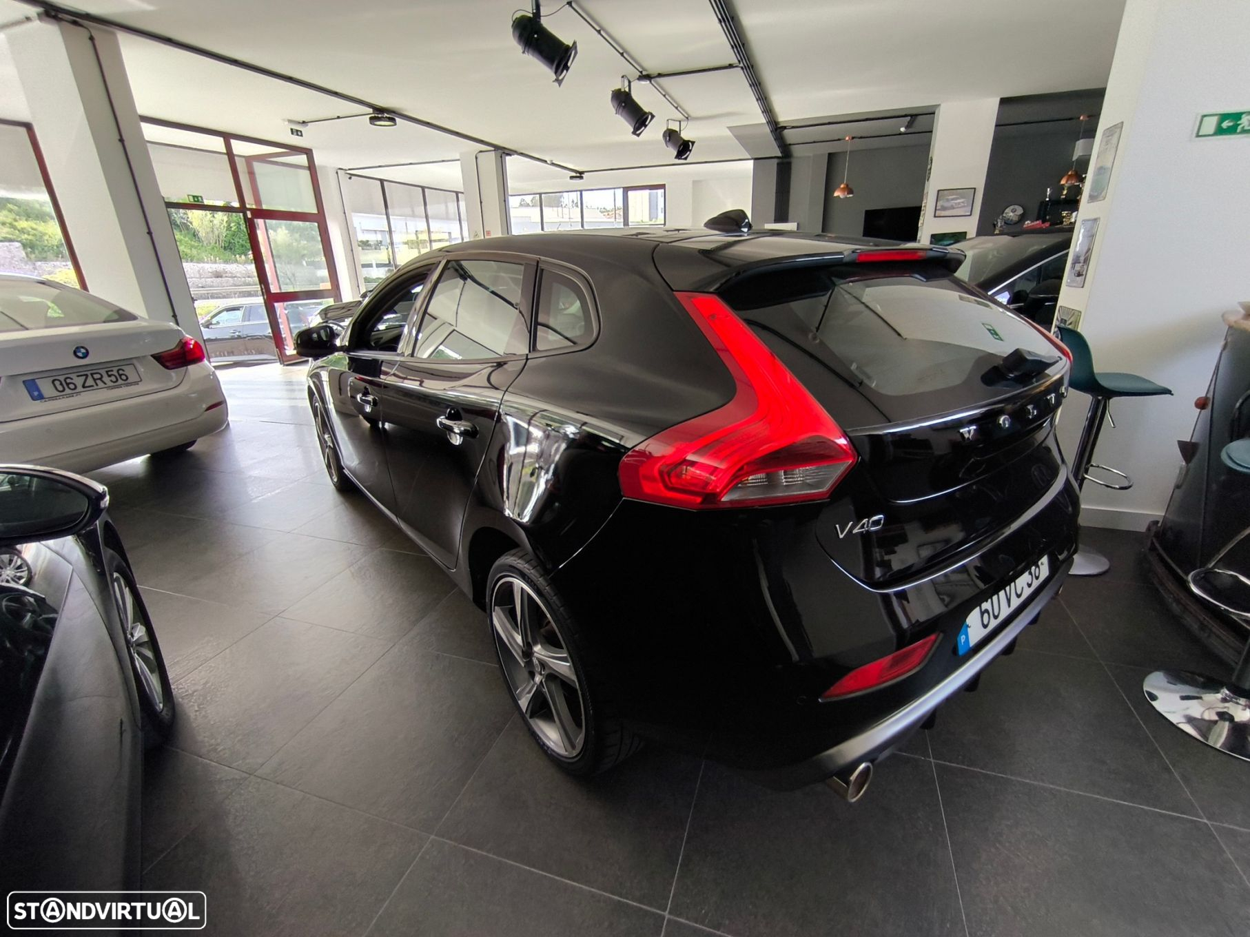 Volvo V40 2.0 D2 R-Design - 12