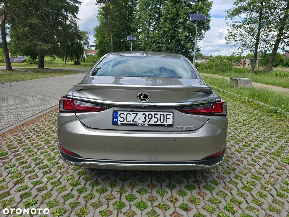 Lexus ES - 6