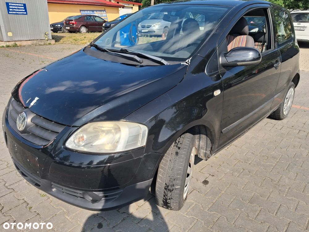 Volkswagen Fox silnik kompletny 1.4 TDI BNM 70KM skrzynia biegów HCS drzwi klapa zderzak błotnik lusterko kolor czarny N2C/BC pompowtrysk turbina dwumasa sprzęgło sterownik moduł przewód rura wiązka maglownica czujnik mcperson zwrotnica piasta zacisk pompa pompka alternator sprężarka klimatyzacji panel szyba boczek fotel kierownica lewarek przepustnica pokrywa osłona nadkole zbiorniczek klema wiązka mechanizm lampa belka sanki zamek schowek zegary manetki NA CZĘŚCI - 3