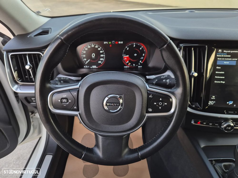 Volvo V60 2.0 D3 Momentum - 23